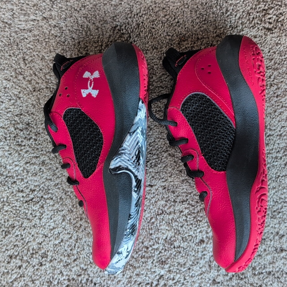 Under Armour Youth Basketball Shoes - Picture 6 of 11